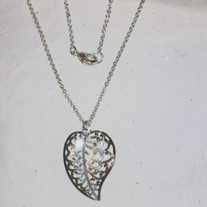 18" silver toned necklace w/leaf charm